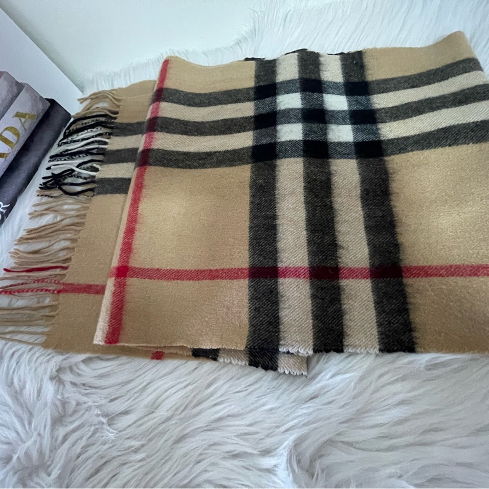 Burberry Cashmere Shawl/Muffler. - Picture 11 of 14